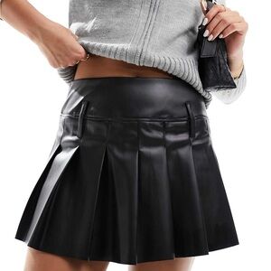 Bershka Black Pleated Mini Skirt